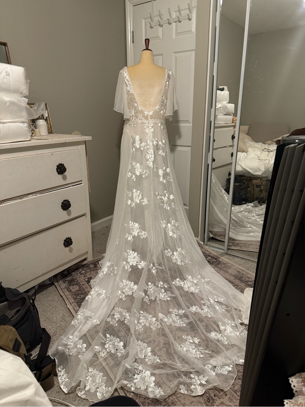 V-Neck Floral Lace Wedding Dress plus size 18 - Picture 4 of 5